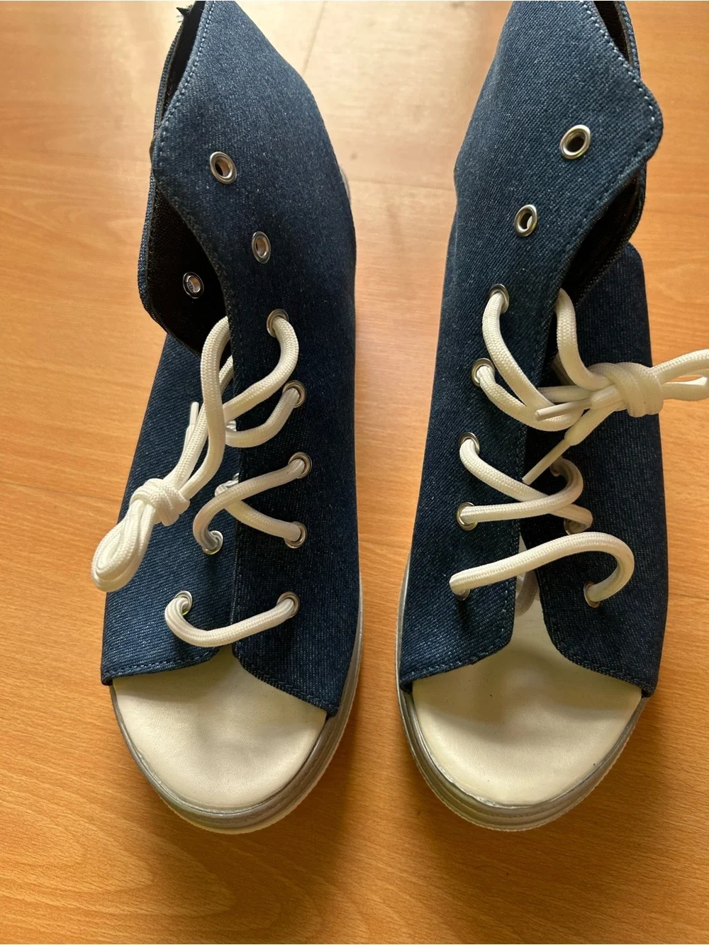 NWOT Women’s Navy Lace-Up Platform Sneakers size 11